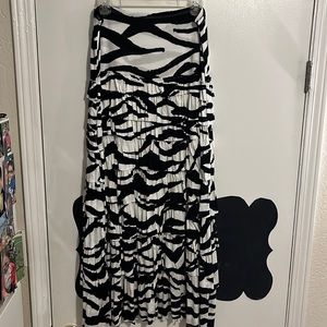 EUC | Grace Elements | B&W Ruffle Maxi Skirt